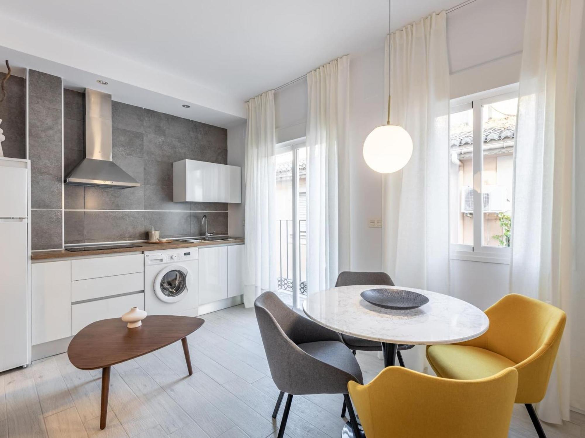 Central Stylish And Elegant 1 & 2 Bedroom Apartments III Granada Ngoại thất bức ảnh