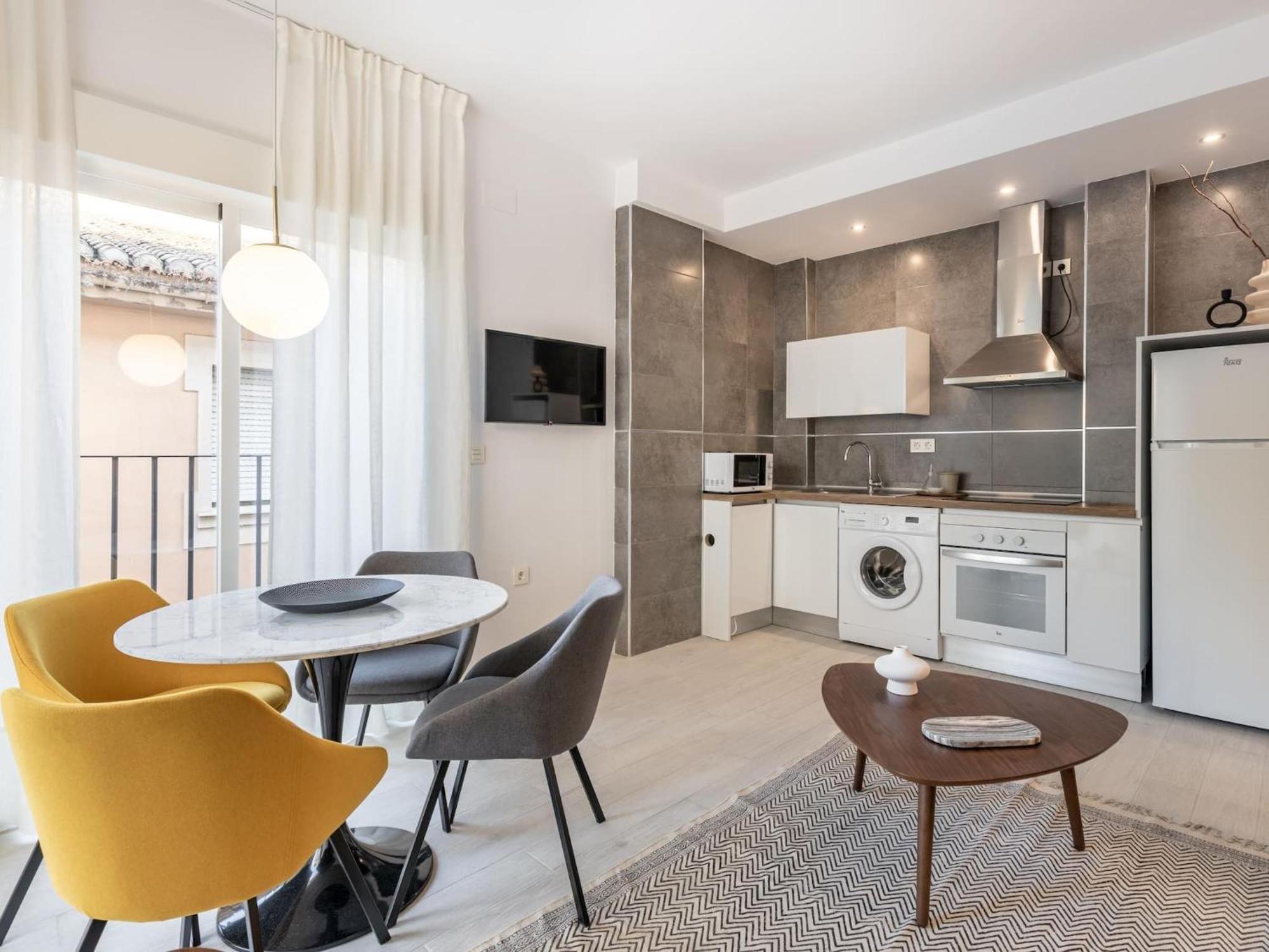 Central Stylish And Elegant 1 & 2 Bedroom Apartments III Granada Ngoại thất bức ảnh